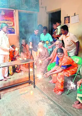 శివాజీ అభిమానుల ఆధ్వర్యంలో దీపావళి వేడుకలు 