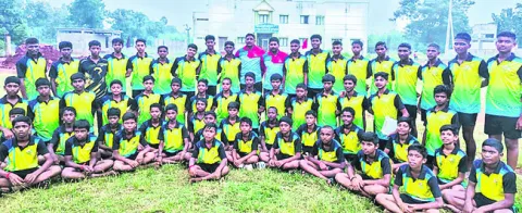 ఎ.కోడూరు విద్యార్థులకు ఆల్‌రౌండ్‌ చాంపియన్‌షిప్‌ 