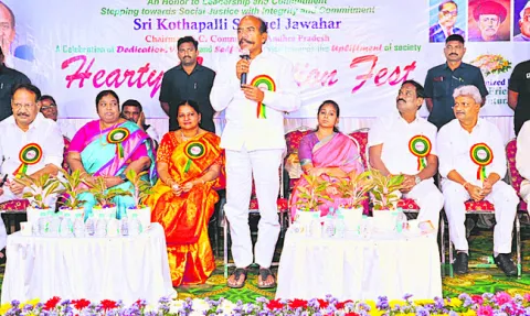 అట్రాసిటీ కేసుల్లో ఆలసత్వం ప్రదర్శిస్తున్న అధికారులు