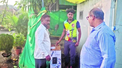 దాడులు తెలియక.. యథావిధిగా..