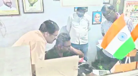 అర్ధరాత్రి ఏసీబీ సోదాలు