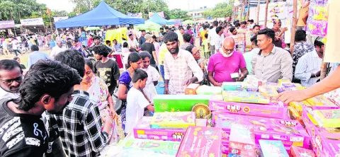 పేలుతున్న టపాసుల ధరలు!