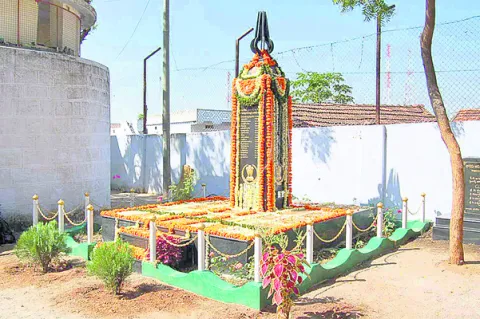 చెదరని నెత్తుటి జ్ఞాపకాలు