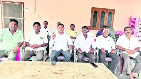 బీసీ రిజర్వేషన్లపై తప్పుడు రాజకీయాలు