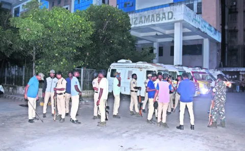 పోలీసుల అదుపులో రియాజ్‌