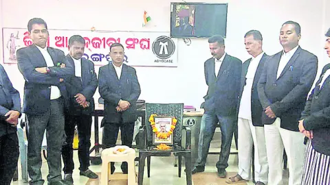 షణ్ముఖపాత్రోకి ఘన నివాళి 