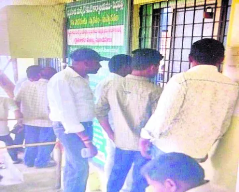 మద్యం సిండికేట్‌కు చెక్‌? 