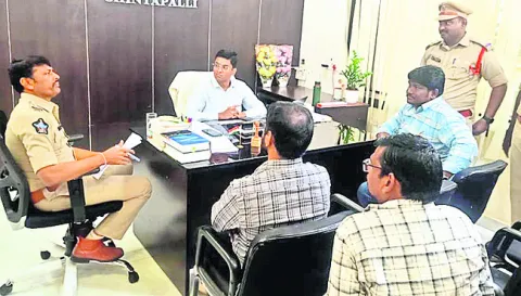 అధికారులు అప్రమత్తంగా ఉండాలి