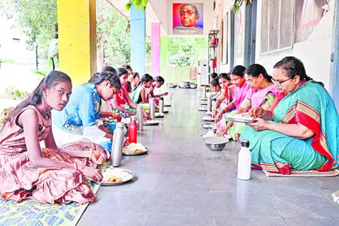 రోల్‌ మోడల్‌గా నిలవండి