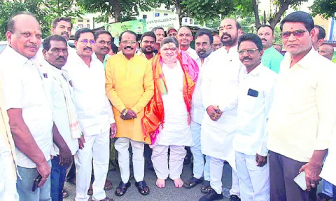 ఈడబ్ల్యూఎస్‌ తరహాలో బీసీ రిజర్వేషన్లు ఇవ్వాలి