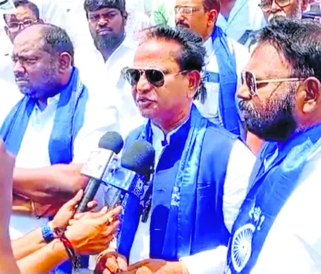 మెడికల్‌ కళాశాలల ప్రైవేటీకరణ దుర్మార్గం 