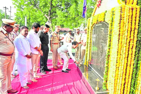 అమరవీరుల త్యాగాలు చిరస్మరణీయం