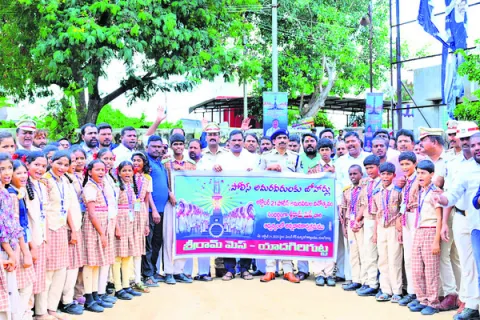 పోలీసుల సేవలు మరువలేనివి