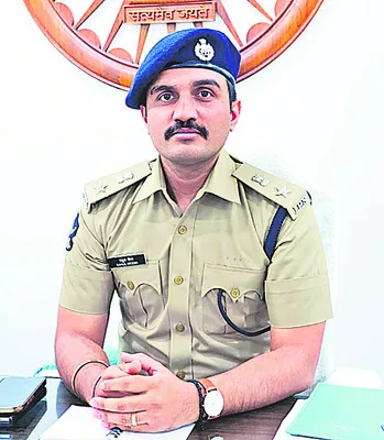 పోలీస్‌ అమర వీరులకు నివాళి 