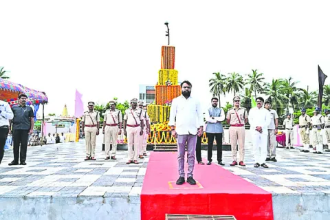 సురక్షిత సమాజ నిర్మాణంలో పోలీసులు కీలకం 