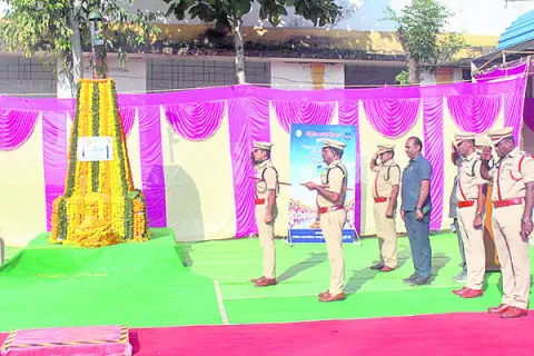 పోలీసు అమరుల త్యాగాలు మరువలేనివి
