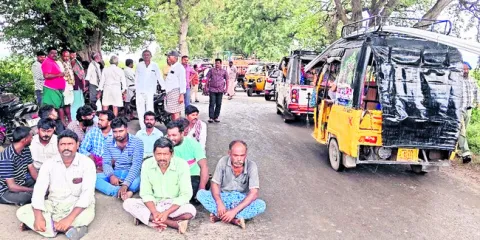 మట్టిపై రాయల్టీ ఎత్తేయాలి 