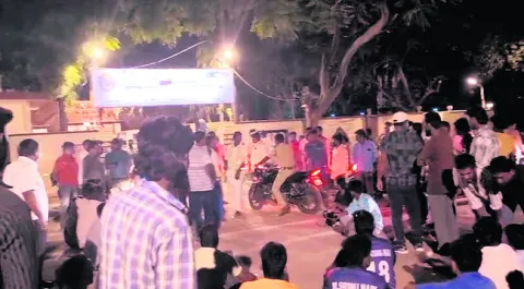 మా గ్రామంలో క్రికెట్‌ ఎలా ఆడతారు