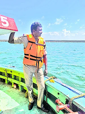 లభించని గల్లంతైన యువకుల ఆచూకీ 