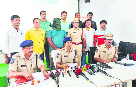 ఏటీఎం కేంద్రాలే టార్గెట్‌ 