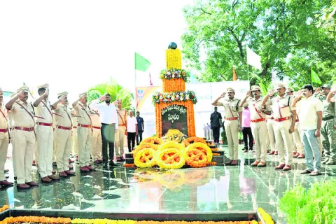 శాంతియుత సమాజమే పోలీసుల లక్ష్యం