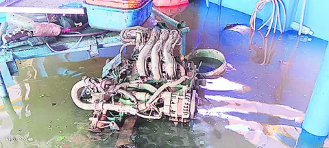 దెబ్బ తిన్న యంత్రాలు