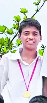 ఈతకు వెళ్లి విద్యార్థి దుర్మరణం