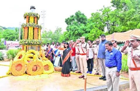 పోలీస్‌ అమరుల త్యాగాలు మరువలేనివి