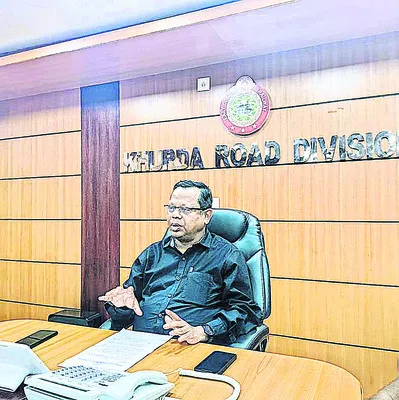 రద్దీ నియంత్రణకు ప్రత్యేక రైళ్లు: జనరల్‌ మేనేజర్‌