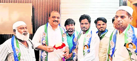 టీడీపీ నుంచి వలసలుగా వైఎస్సార్‌ సీపీలోకి.. 