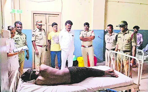 యువకుడిపై కానిస్టేబుల్‌ దాడి