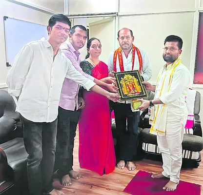 దుర్గమ్మ నిత్యాన్నదానానికి విరాళాలు 