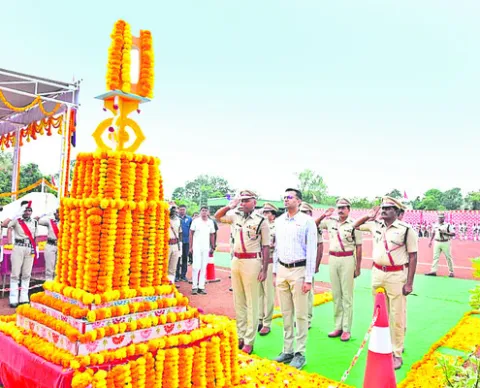వారి త్యాగాలు మరువలేనివి 