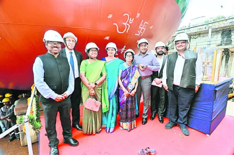 సిరోభూషణం సుజాతకు అరుదైన అవకాశం 