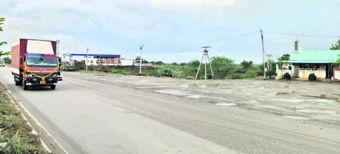 చెక్పోస్టులు ఎత్తేశారు!