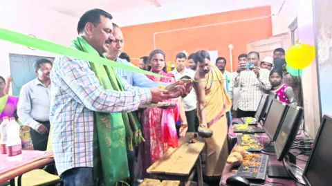 కంప్యూటర్‌ విద్యతో బంగారు భవిష్యత్‌ 