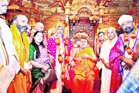 రాఘవేంద్రుని సన్నిధిలో డీసీఎం 