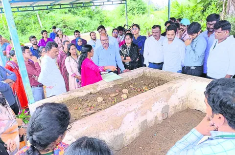 పరిశీలించి.. అవగాహన పెంచుకొని