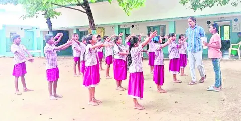 అందరూ