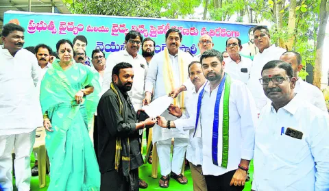 పేదలకు ఉచిత వైద్యం 