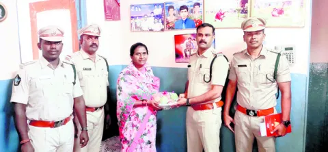 పోలీసు అమరవీరుల త్యాగాలను మరవద్దు : ఎస్పీ 