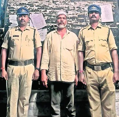 ముగ్గురి మృతికి కారకుడైన లారీ డ్రైవర్‌కు జైలుశిక్ష