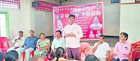 సీ్త్ర శక్తి పథకానికి బస్సులు పెంచాలి 
