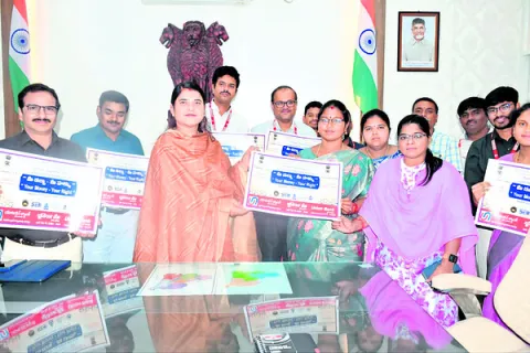 ‘మీ డబ్బు – మీ హక్కు’ను ప్రజల్లోకి తీసుకెళ్లండి