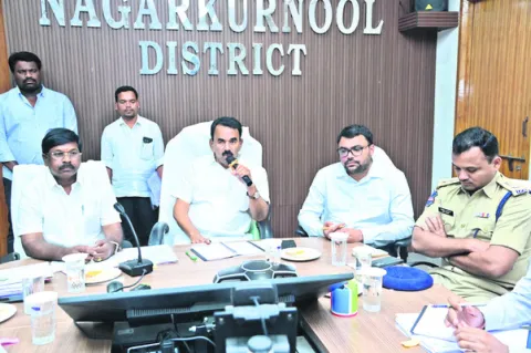 భూ సమస్యలపై నిర్లక్ష్యం వీడాలి