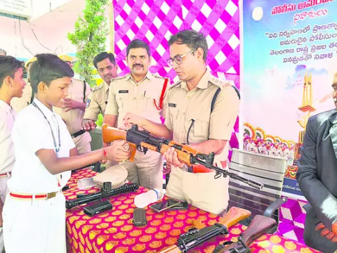 పోలీస్స్టేషన్లో ఓపెన్ హౌస్