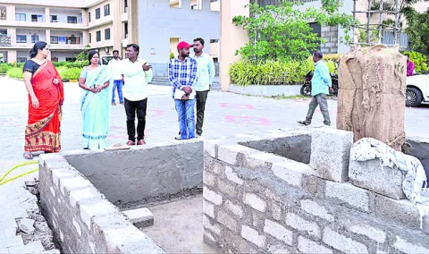 భవన నిర్మాణ పనులు త్వరగా పూర్తిచేయాలి