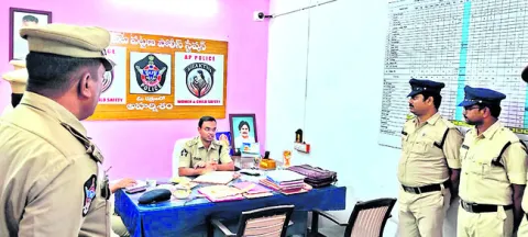 విధి నిర్వహణలో పారదర్శకత పాటించాలి 