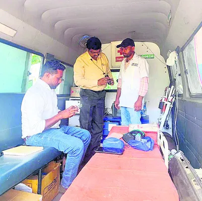 అంబులెన్స్‌ సేవల్లో   నిర్లక్ష్యం వద్దు