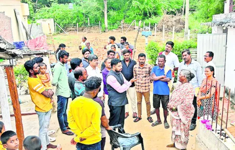 సకాలంలో ఇళ్లు పూర్తి చేసుకోండి